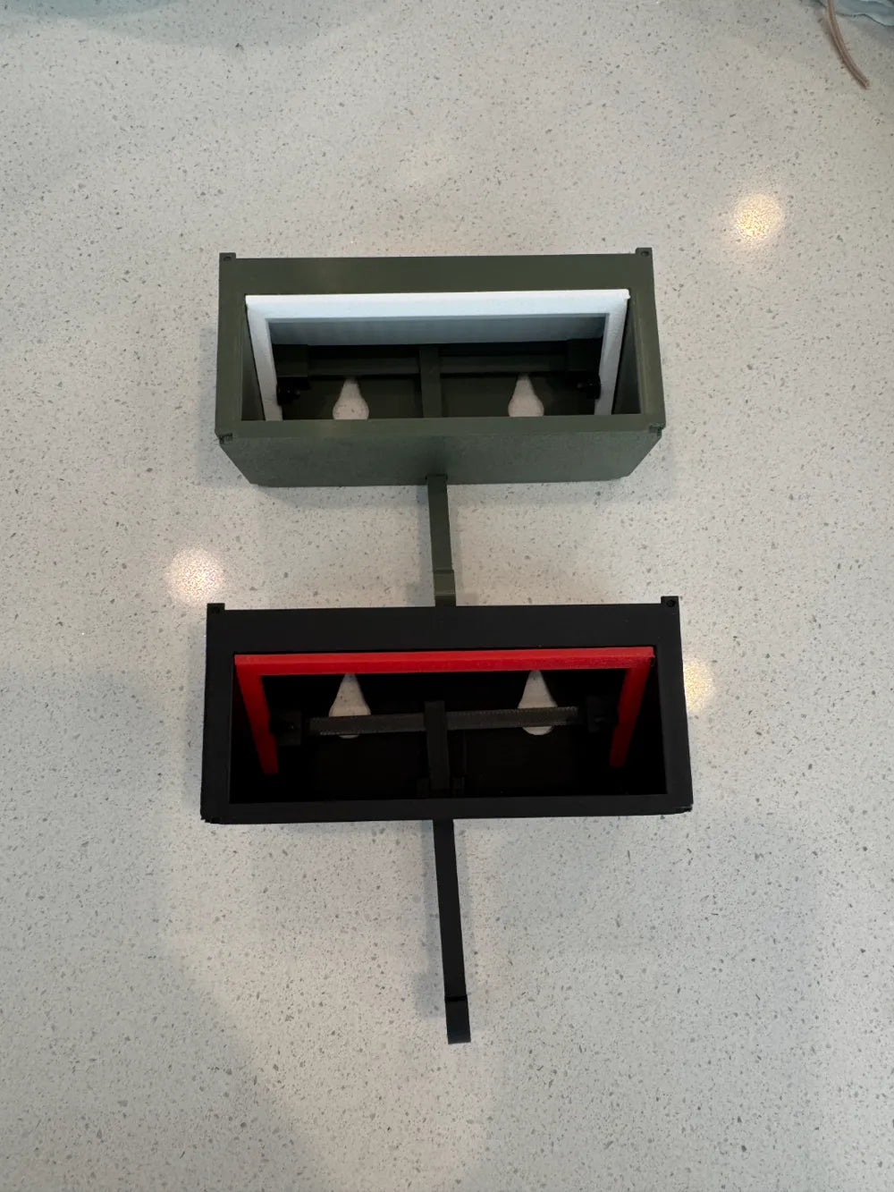 Garage Door Key Holder – Compact Wall/Desk Organizer (100×60×20 mm)