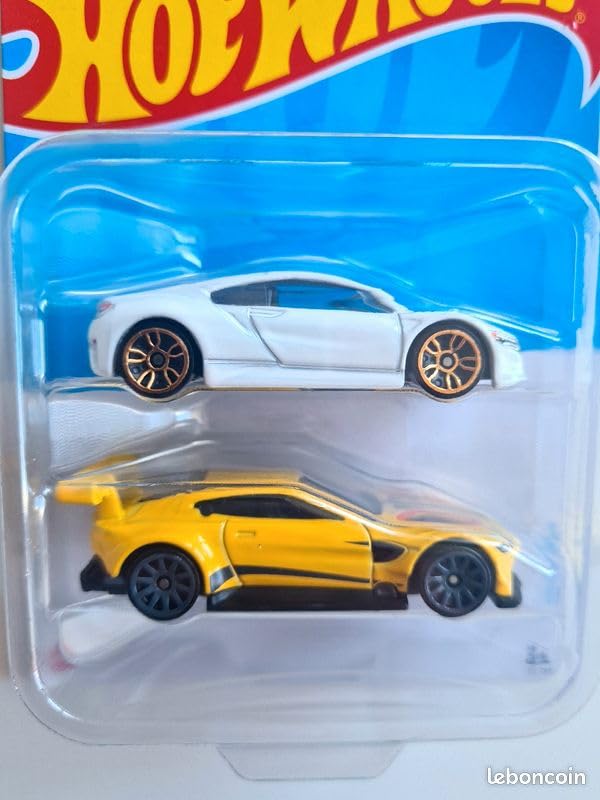 17 Acura NSX & Aston Martin Vantage GTE – Hot Wheels 2024 by Mattel